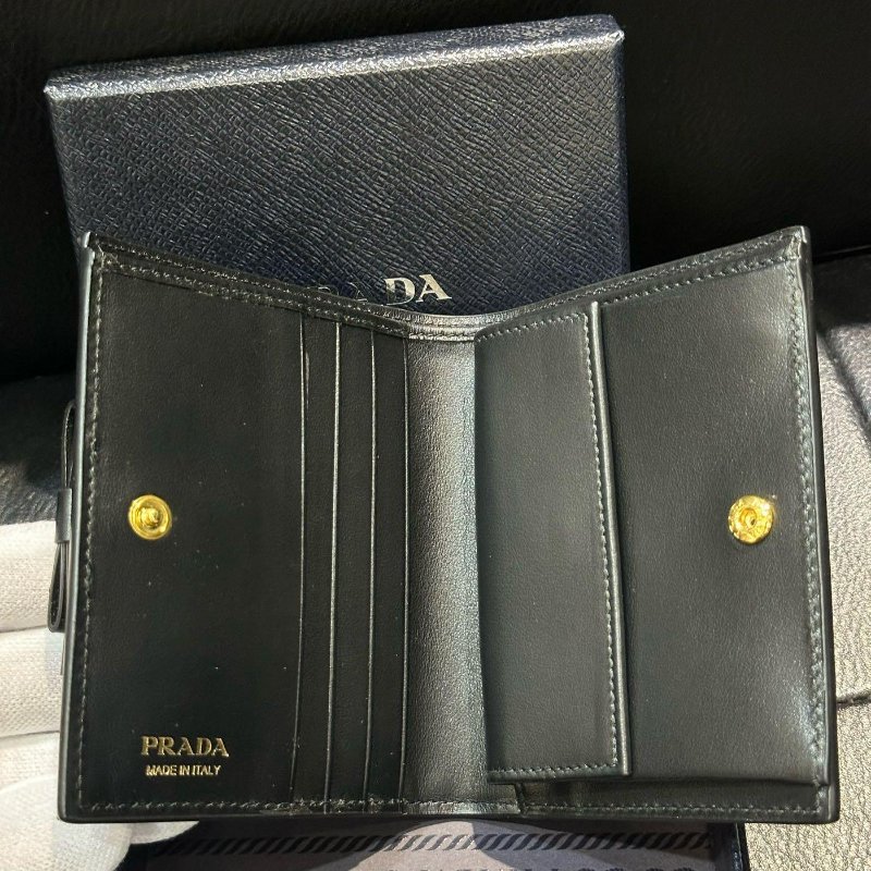 💎Han's house精品服飾💎PRADA 三角鐵牌 尼龍 牛皮 零錢袋 短夾-5
