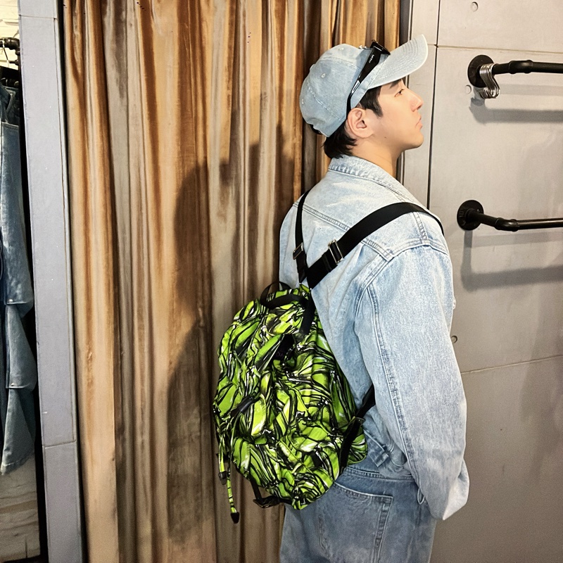 Prada 牌尼龍Saffiano 中型香蕉印花背包，-2