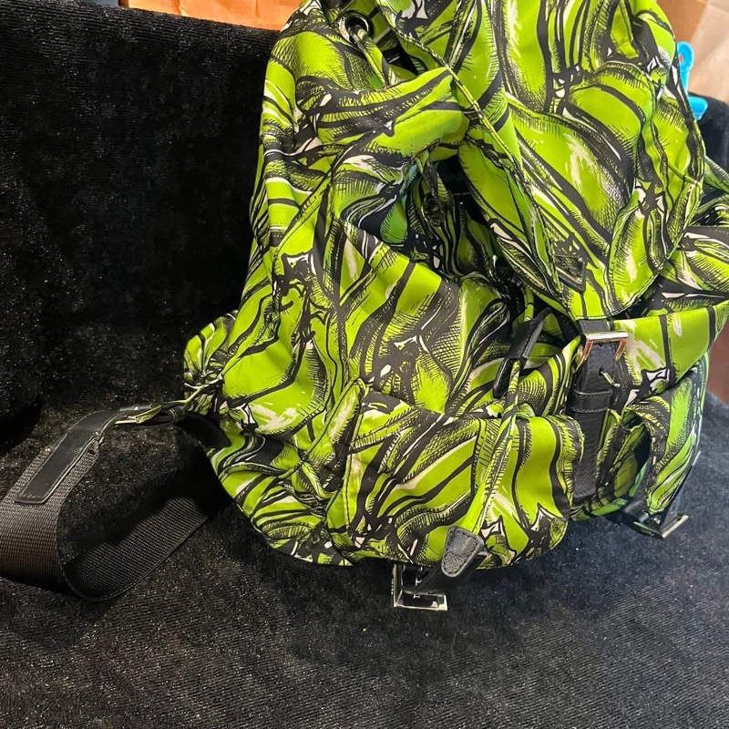 Prada 牌尼龍Saffiano 中型香蕉印花背包，-5