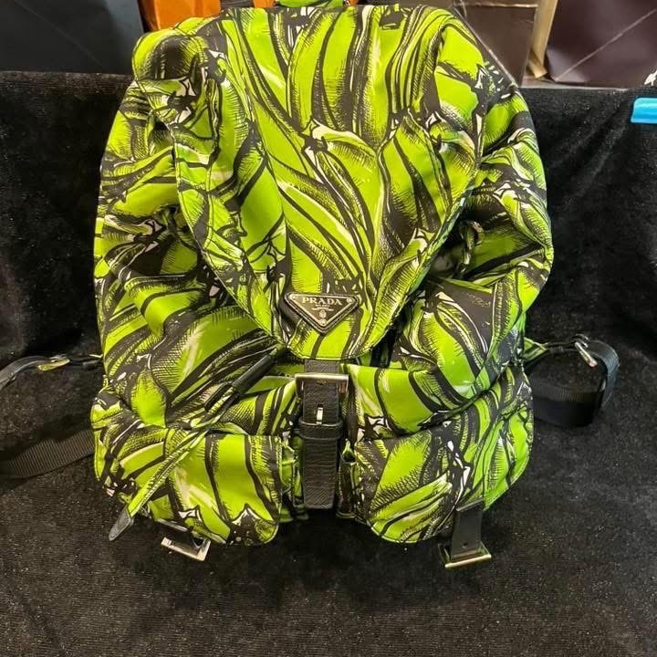 Prada 牌尼龍Saffiano 中型香蕉印花背包，-6