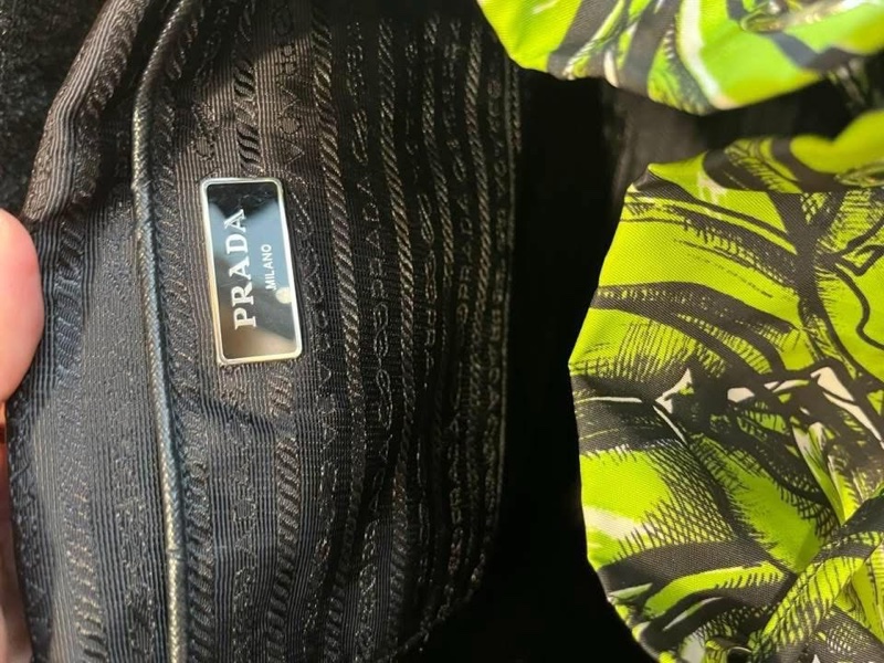 Prada 牌尼龍Saffiano 中型香蕉印花背包，-12