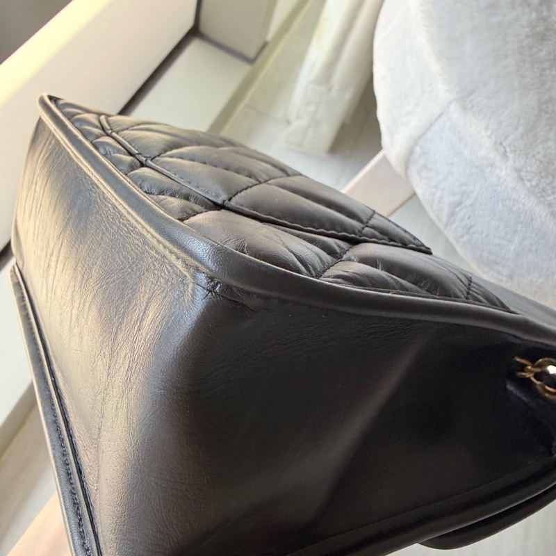 香奈兒Chanel 23s隱藏款黑金牛皮復古造型手套口蓋包公文包2ways晶片款-5