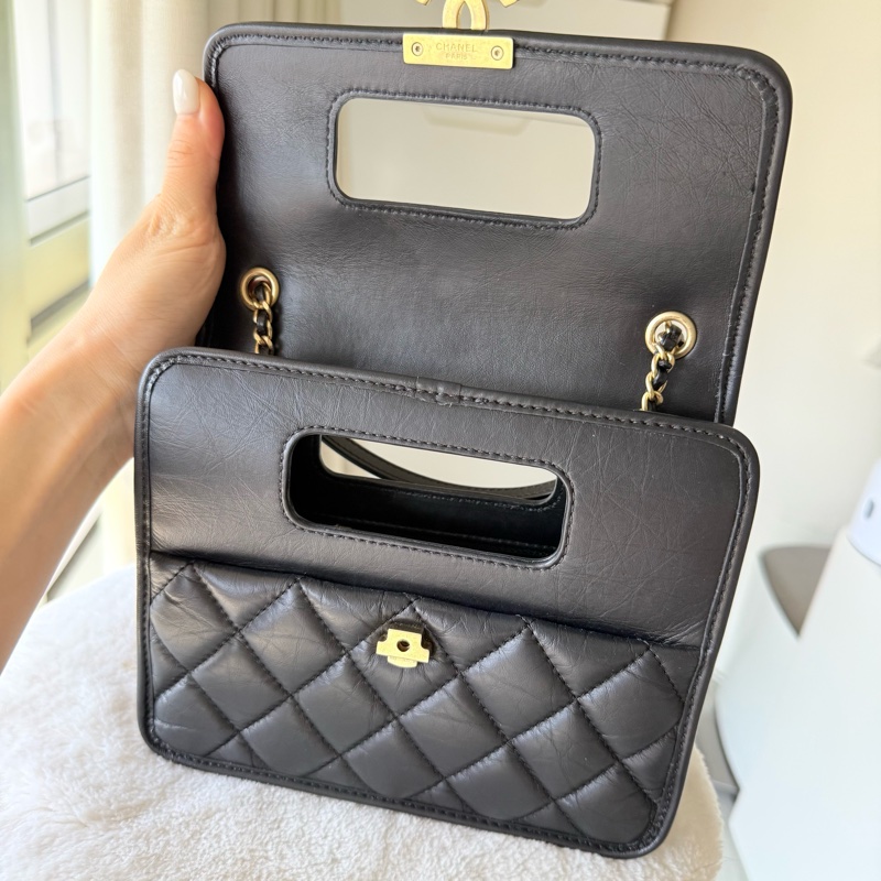 香奈兒Chanel 23s隱藏款黑金牛皮復古造型手套口蓋包公文包2ways晶片款-9