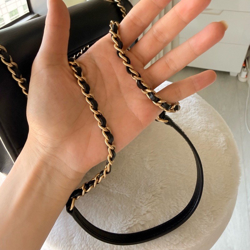 香奈兒Chanel 23s隱藏款黑金牛皮復古造型手套口蓋包公文包2ways晶片款-14