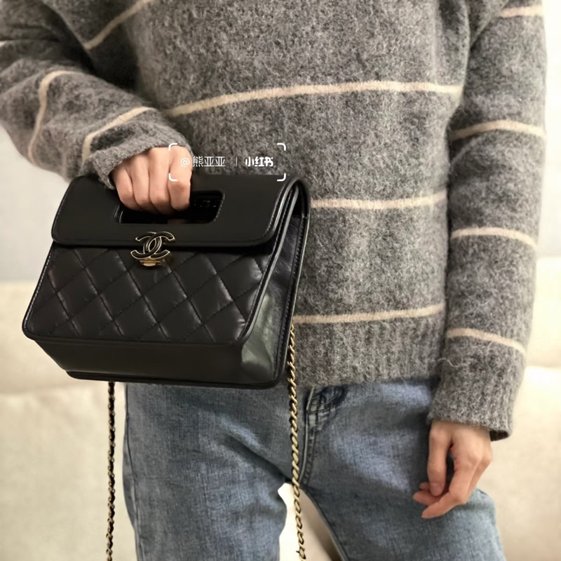 香奈兒Chanel 23s隱藏款黑金牛皮復古造型手套口蓋包公文包2ways晶片款-16