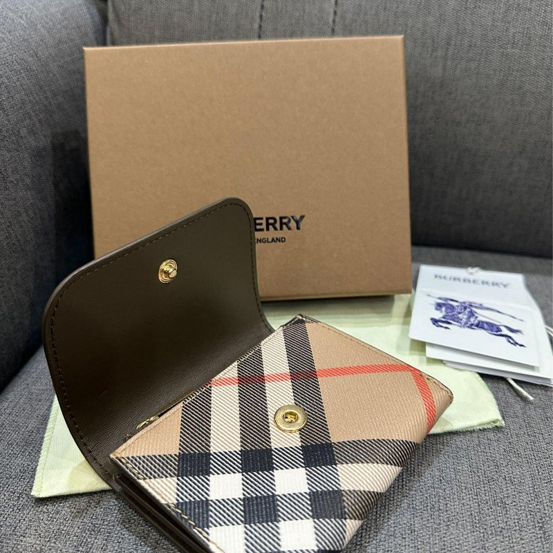 💎Han's house精品服飾💎Burberry 零錢包 卡包 卡夾 14.X14.5CM  原價12800-3