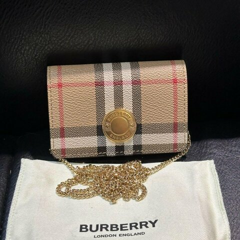 💎Han's house精品服飾💎 BURBERRY 格紋 LOGO 鏈條 卡 零錢 包 現貨 原價22300