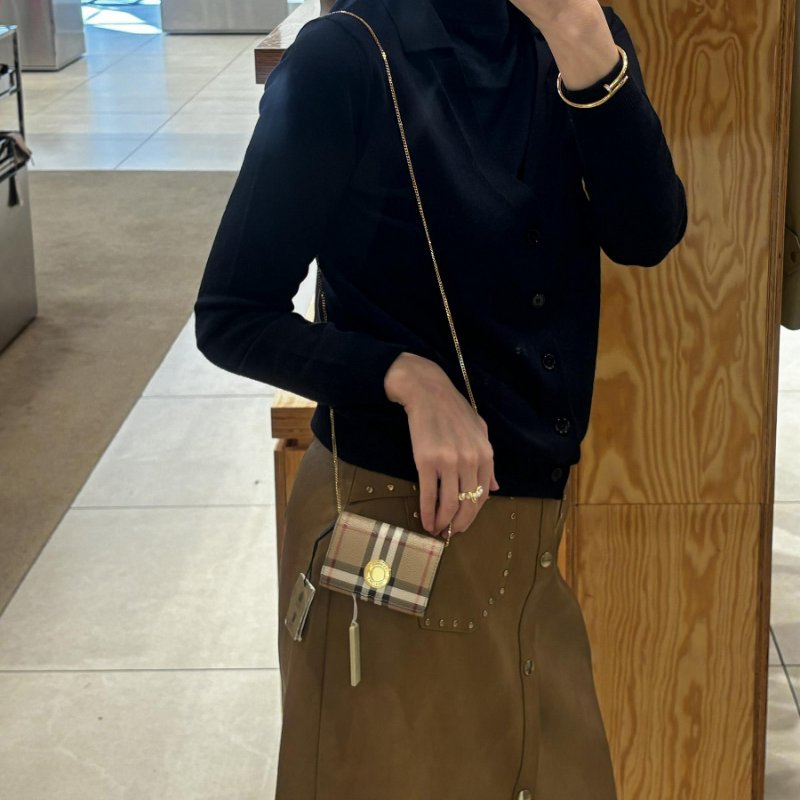 💎Han's house精品服飾💎 BURBERRY 格紋 LOGO 鏈條 卡 零錢 包 現貨 原價22300-4