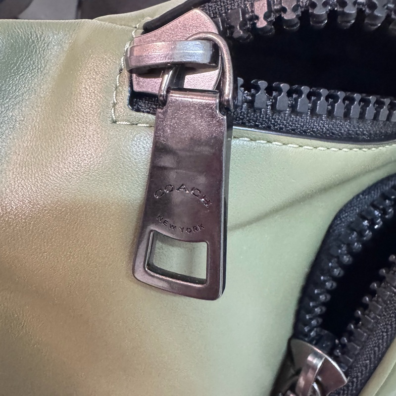 COACH 男款RACER小牛皮滑面皮革雙拉鍊置物腰包-軍綠-14