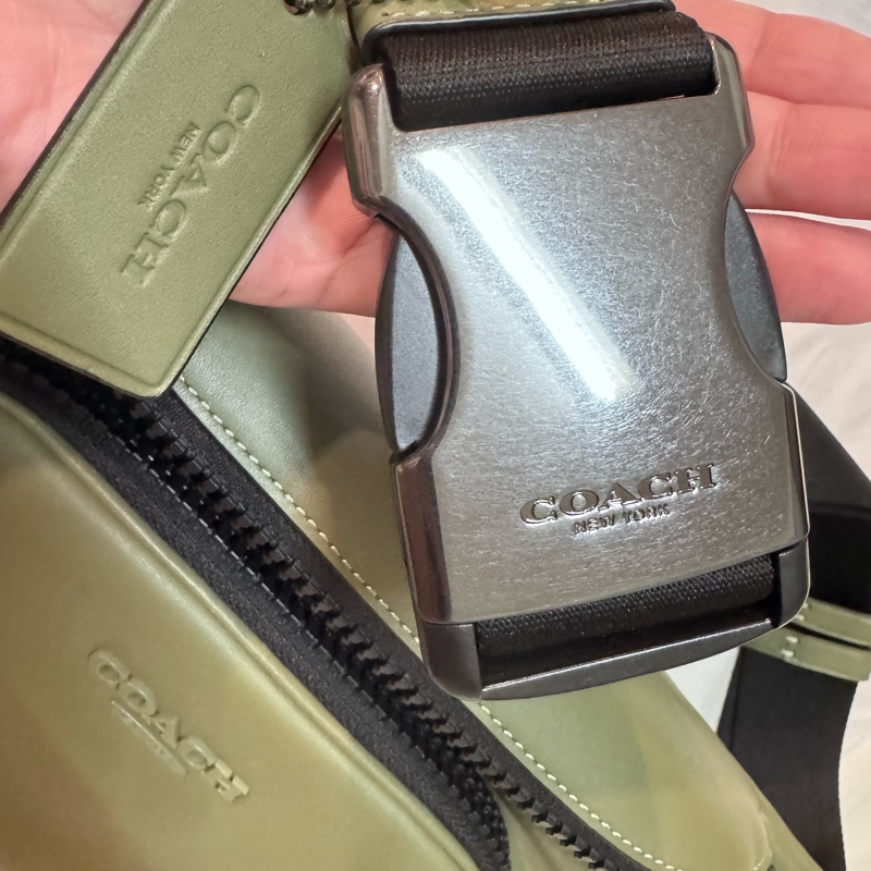 COACH 男款RACER小牛皮滑面皮革雙拉鍊置物腰包-軍綠-16