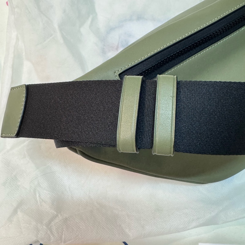 COACH 男款RACER小牛皮滑面皮革雙拉鍊置物腰包-軍綠-19