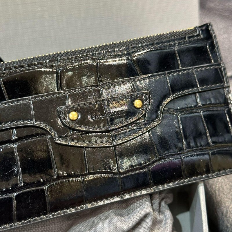 💎Han's house精品服飾💎Balenciaga 巴黎世家 機車 牛皮 鱷魚紋 頸掛包 卡夾 零錢包 8X13CM 原價16950-5