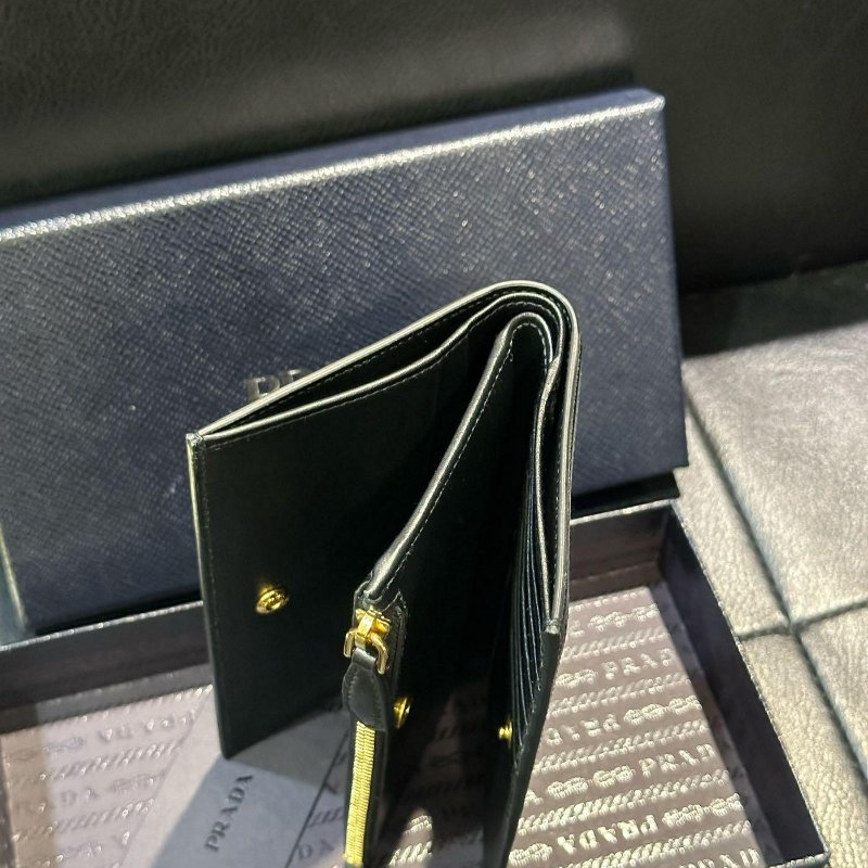 💎Han's house精品服飾💎PRADA 三角鐵牌 尼龍 牛皮 零錢袋 中夾-4