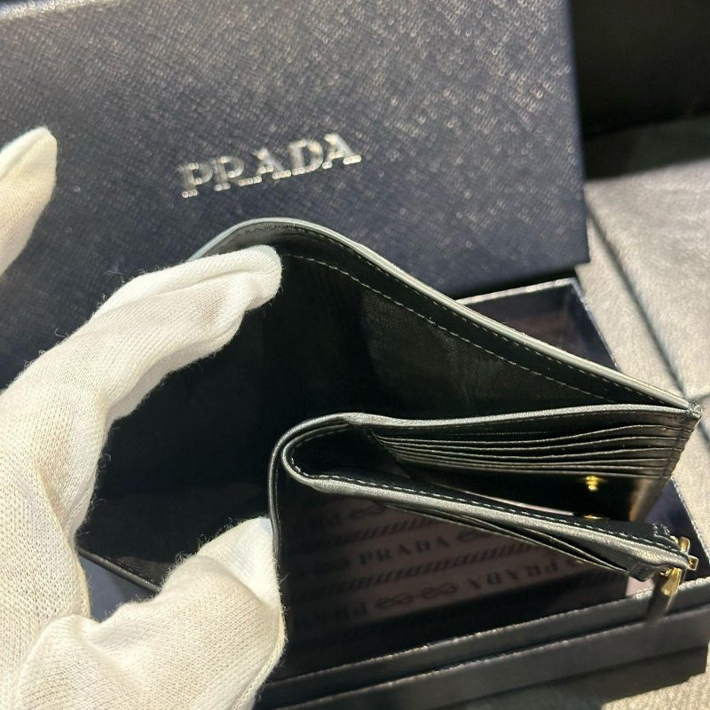 💎Han's house精品服飾💎PRADA 三角鐵牌 尼龍 牛皮 零錢袋 中夾-5