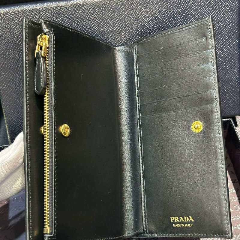💎Han's house精品服飾💎PRADA 三角鐵牌 尼龍 牛皮 零錢袋 中夾-6