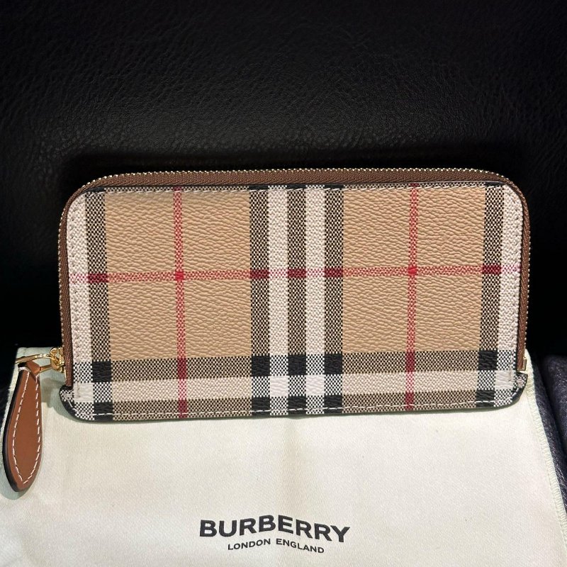 💎Han's house精品服飾💎Burberry 小牛皮 零錢 卡 包 17 x 9cm 義大利製 現貨 原價14900-0
