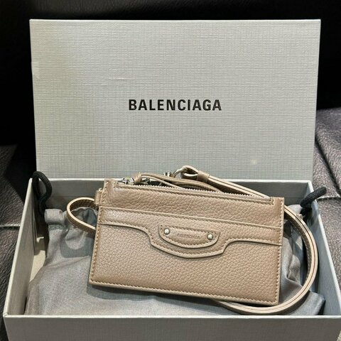 💎Han's house精品服飾💎Balenciaga 巴黎世家 機車 牛皮 卡夾 零錢包 8X13CM頸掛包 原價16950