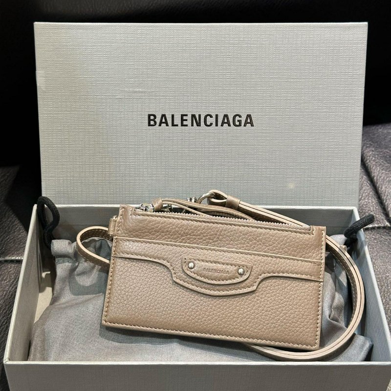 💎Han's house精品服飾💎Balenciaga 巴黎世家 機車 牛皮 卡夾 零錢包 8X13CM頸掛包 原價16950-0