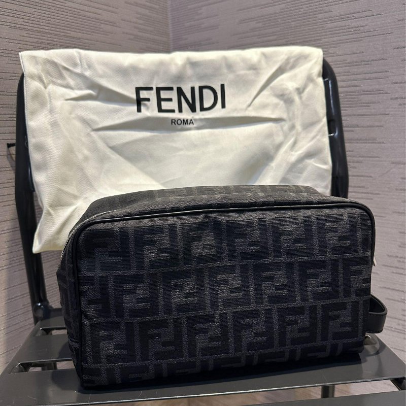 💎Han's house精品服飾💎 FENDI FF WOC 手拿包 16X13X27 現貨-0