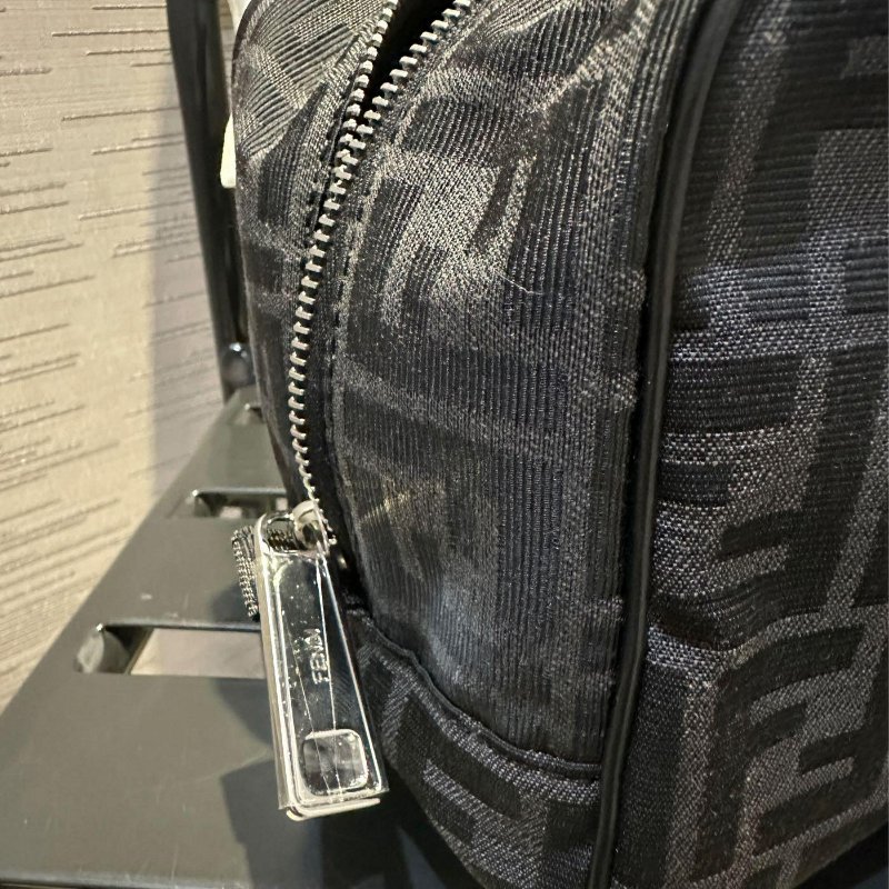 💎Han's house精品服飾💎 FENDI FF WOC 手拿包 16X13X27 現貨-1