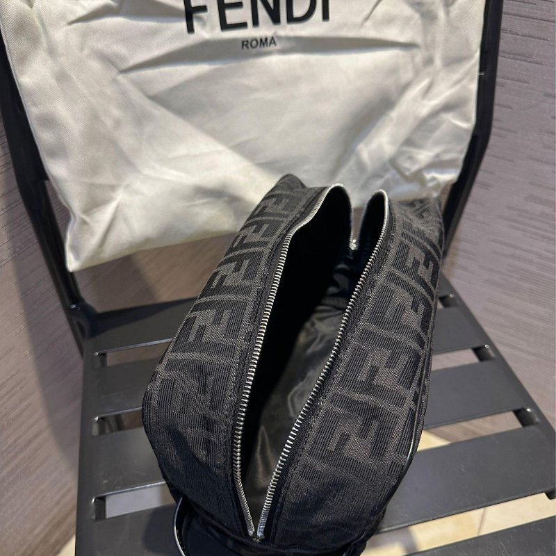 💎Han's house精品服飾💎 FENDI FF WOC 手拿包 16X13X27 現貨-2