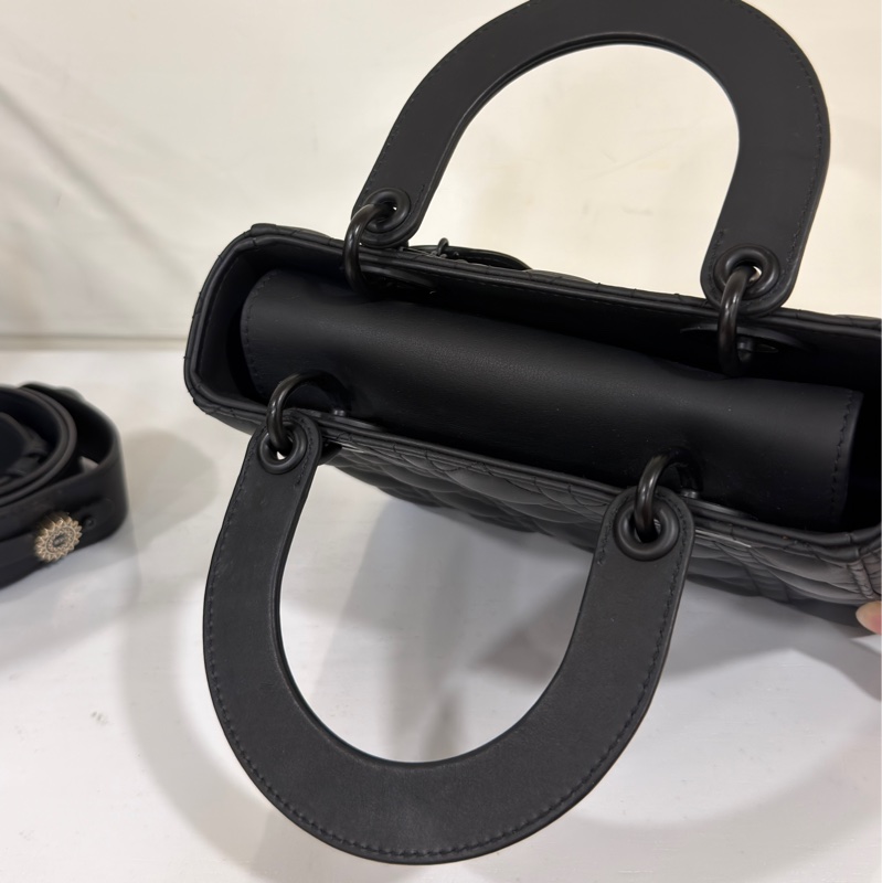 #專櫃20多萬🔥 #全網最低💰 Dior全黑磨沙黛妃包 勳章肩帶 #SoBlack-5