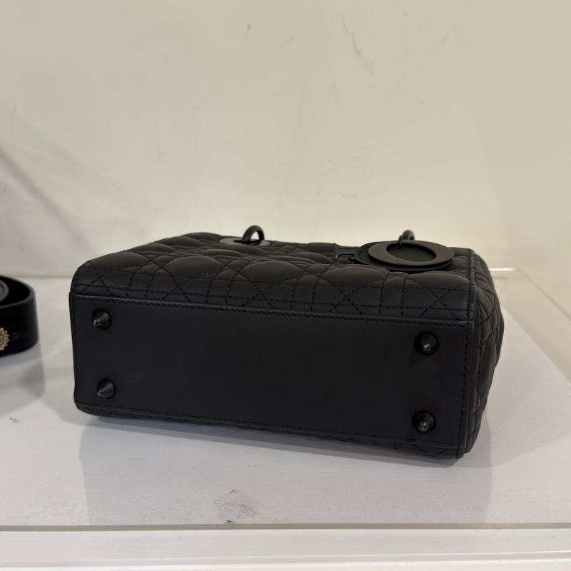 #專櫃20多萬🔥 #全網最低💰 Dior全黑磨沙黛妃包 勳章肩帶 #SoBlack-7