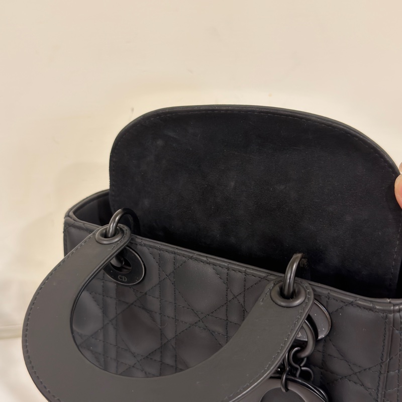 #專櫃20多萬🔥 #全網最低💰 Dior全黑磨沙黛妃包 勳章肩帶 #SoBlack-10