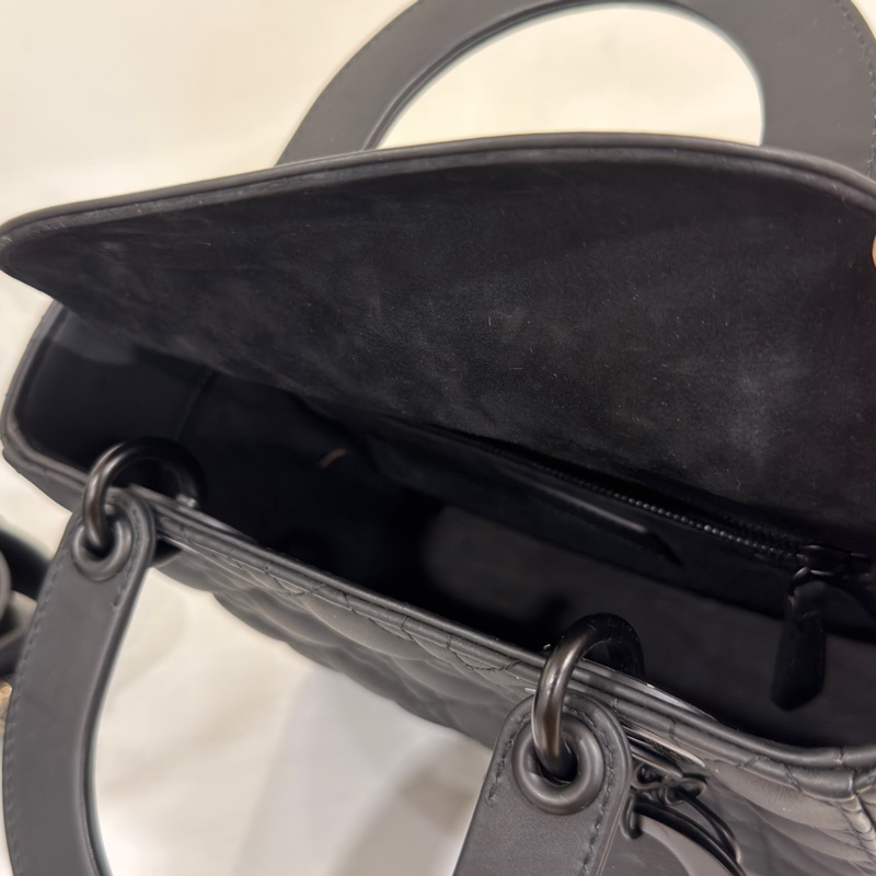 #專櫃20多萬🔥 #全網最低💰 Dior全黑磨沙黛妃包 勳章肩帶 #SoBlack-11