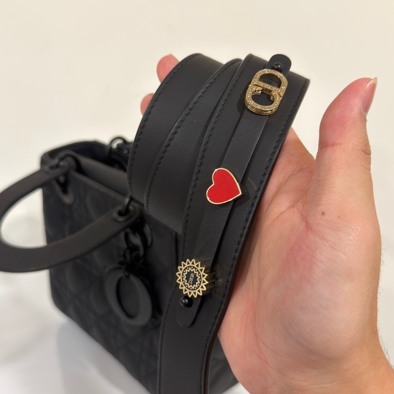 #專櫃20多萬🔥 #全網最低💰 Dior全黑磨沙黛妃包 勳章肩帶 #SoBlack-12