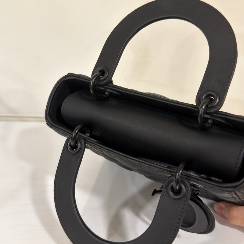 #專櫃20多萬🔥 #全網最低💰 Dior全黑磨沙黛妃包 勳章肩帶 #SoBlack-14