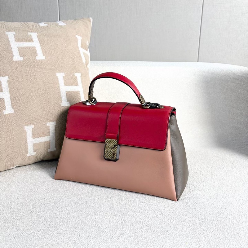 BV Piazza拼色郵差包 31*19*13 98新配件肩帶 塵袋 鏡子-6