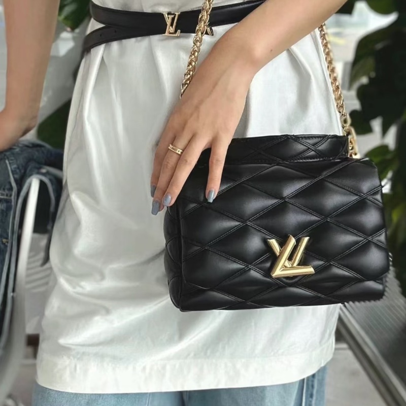 LV Pico Go-14黑金鍊條包 羊皮 23*10*16 99新配件鏡子 肩帶 盒子 塵袋-0