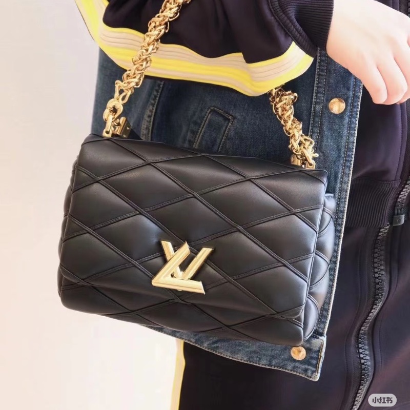 LV Pico Go-14黑金鍊條包 羊皮 23*10*16 99新配件鏡子 肩帶 盒子 塵袋-1