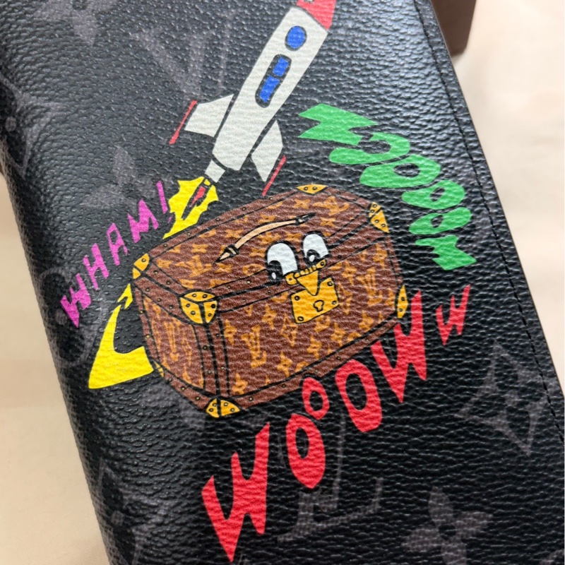 ✨芯片款 近新閒置 路易威登 Louis Vuitton 限量箱塔塗鴉 黑老花對開 17卡零錢袋長夾-2