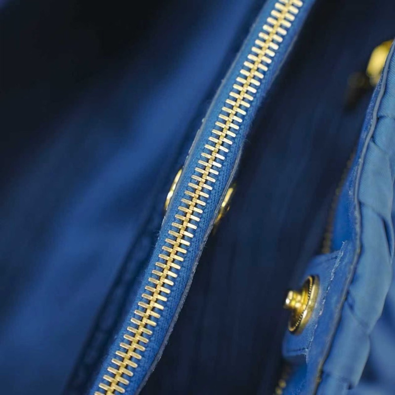 PRADA 帆布肩背斜背手提包 藍色36*24*15  98新配件皮牌 肩帶 塵袋-3