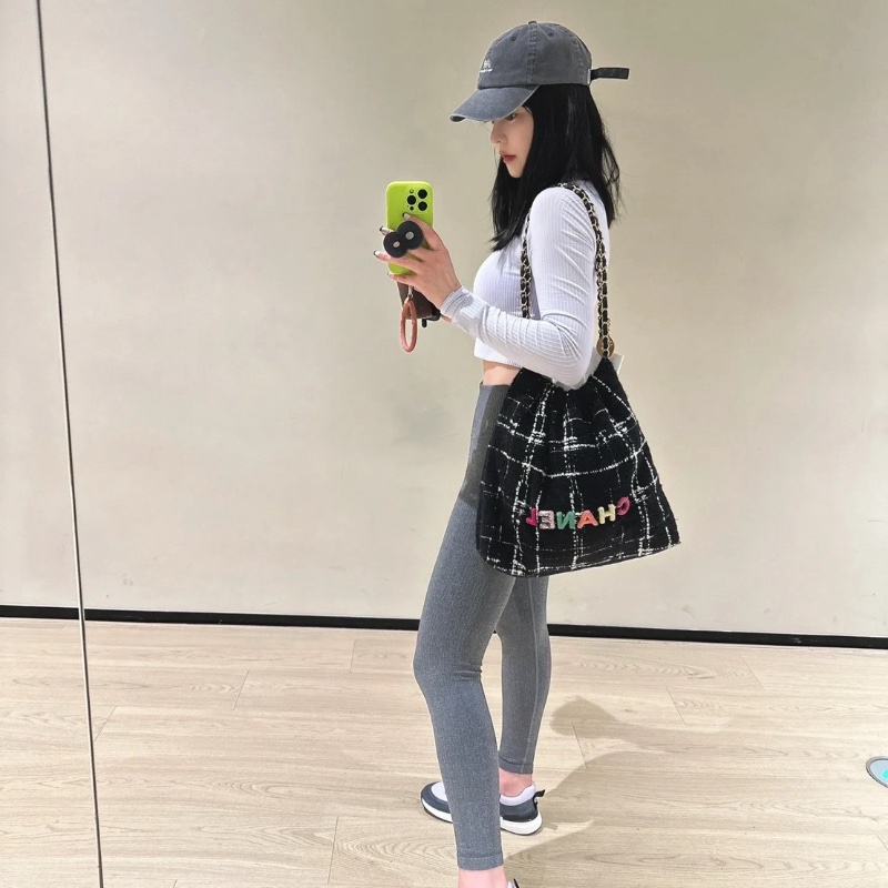 Chanel 黑金羊毛斜紋軟呢中號22bag 垃圾袋鏈條包 芯片款36x8x35cm 99新配件子袋 塵袋-0