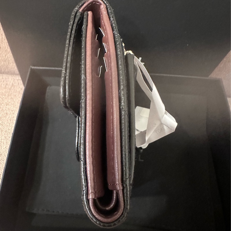 CHANEL 經典款 —經典翻蓋荔枝紋短夾-3