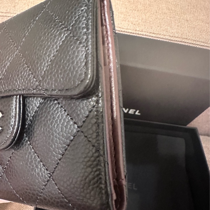 CHANEL 經典款 —經典翻蓋荔枝紋短夾-4