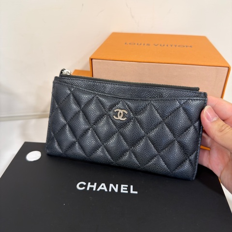 #賠售割愛💕 #98新閒置 #荔枝皮 香奈兒黑銀拉鍊長夾