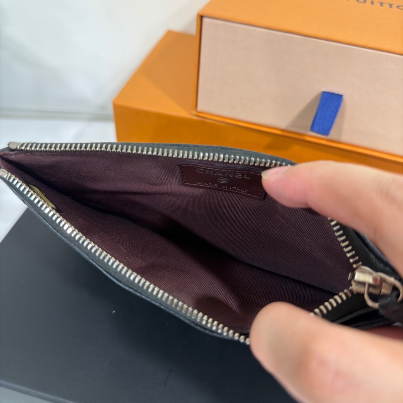 #賠售割愛💕 #98新閒置 #荔枝皮 香奈兒黑銀拉鍊長夾-5