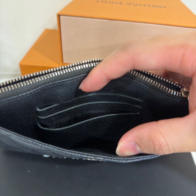 #賠售割愛💕 #98新閒置 #荔枝皮 香奈兒黑銀拉鍊長夾-6