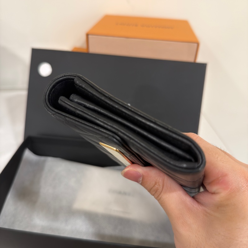 #稀有釋出✨ #98新閒置 香奈兒黑銀鐵牌琴譜長夾-1