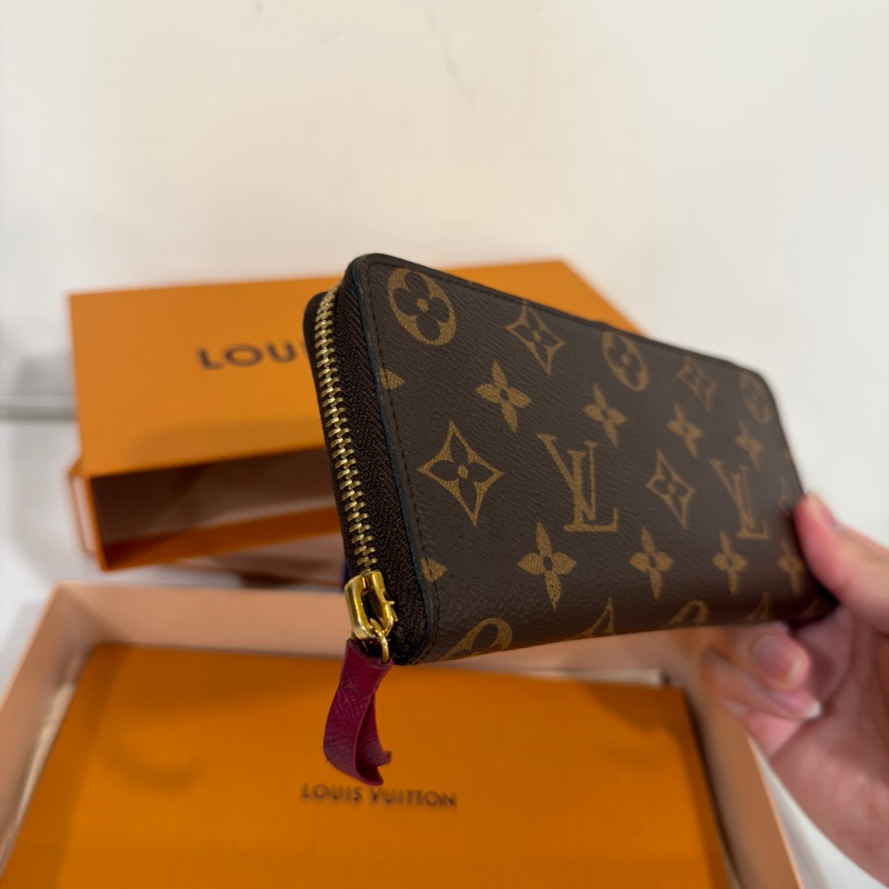 #99新閒置 #全配🈶購證 #全網最低💰 Lvㄇ字拉鍊長夾-1