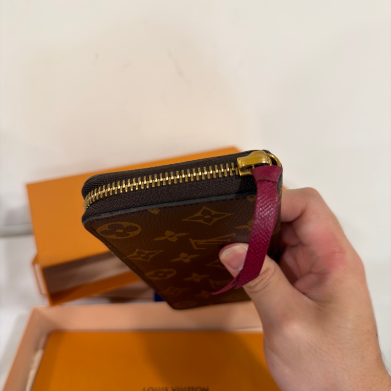 #99新閒置 #全配🈶購證 #全網最低💰 Lvㄇ字拉鍊長夾-5