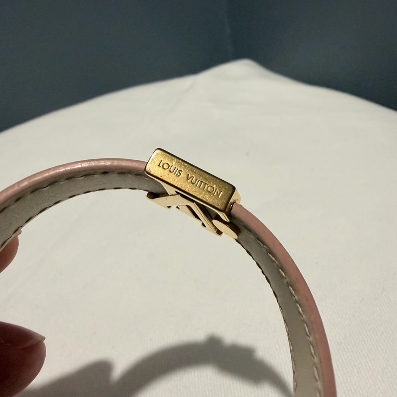 Louis Vuitton LV Iconic 皮革手環 粉 金 17-12