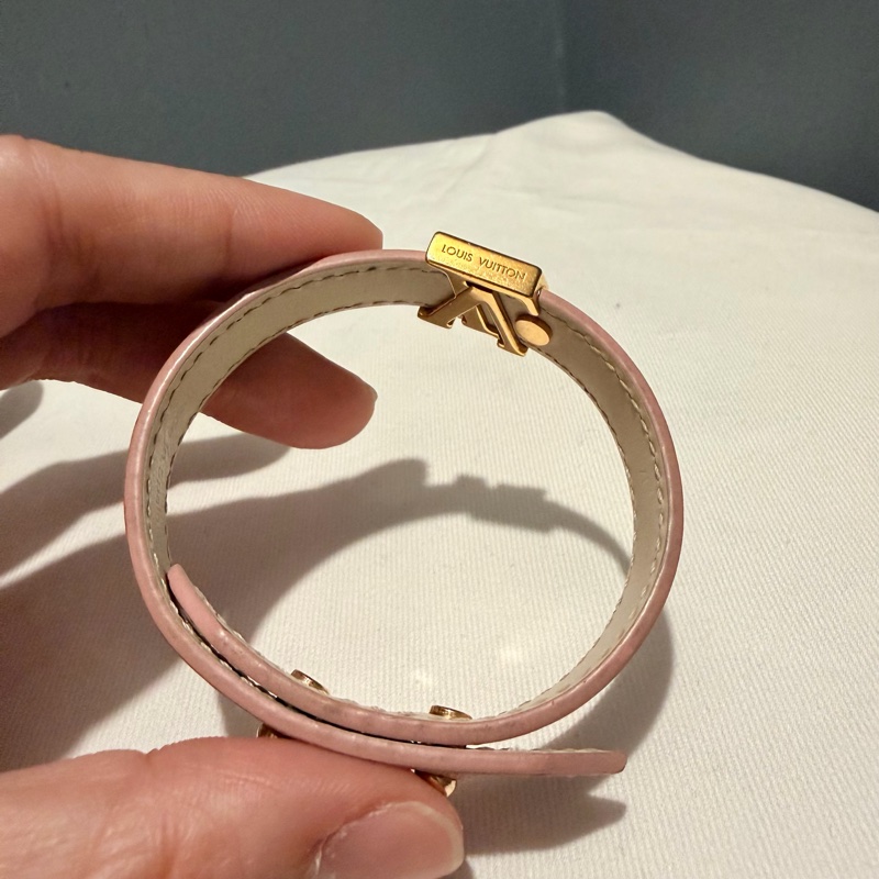 Louis Vuitton LV Iconic 皮革手環 粉 金 17-15