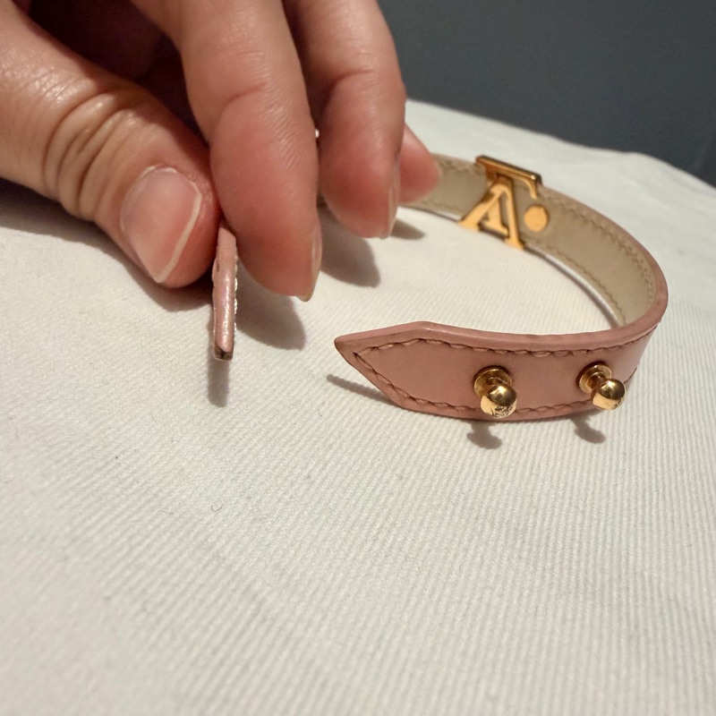 Louis Vuitton LV Iconic 皮革手環 粉 金 17-44
