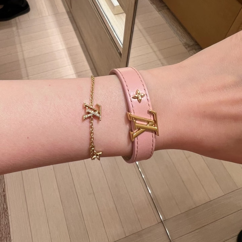 Louis Vuitton LV Iconic 皮革手環 粉 金 17-45