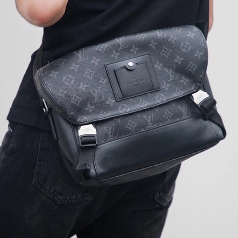 Louis Vuitton LV 黑武士 Voyager系列 郵差包